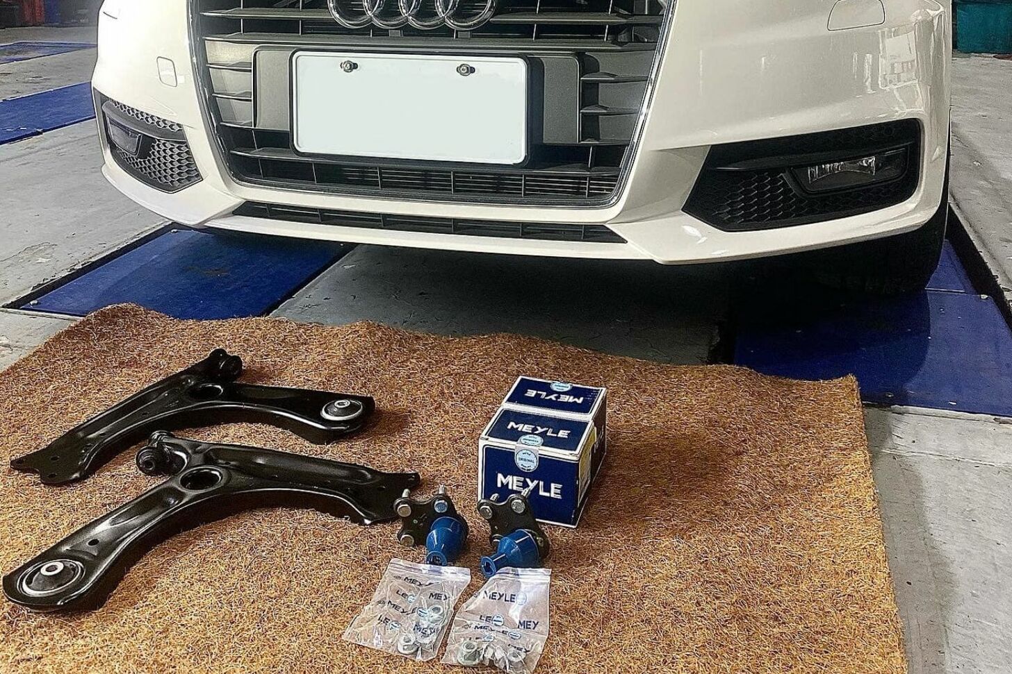 汽車三腳架壞掉